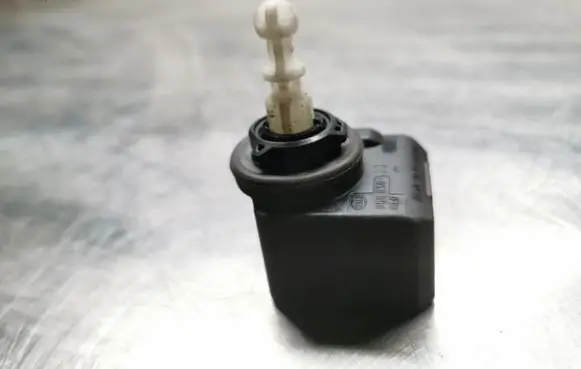 Opel Vectra C Headlight level adjustment motor 