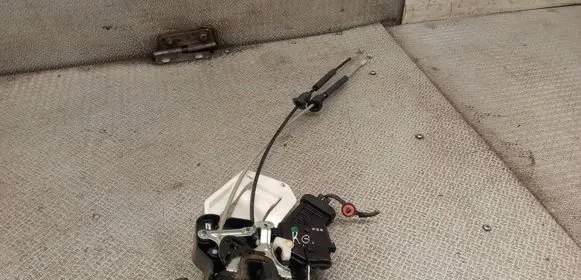 KIA Carens II Rear door lock 