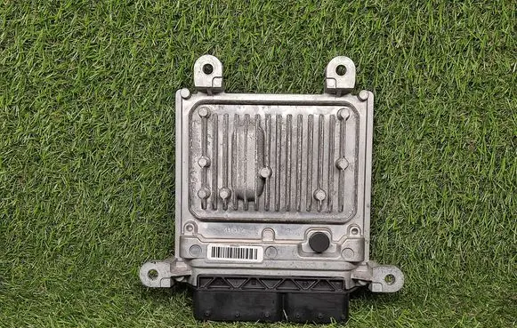 Mercedes-Benz E W212 Engine control unit/module ECU A6519007500 A0064461540