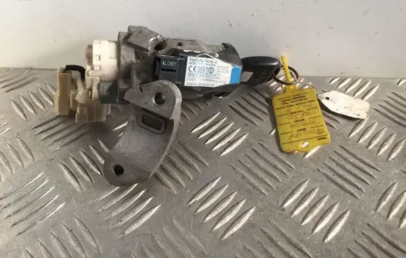 Toyota Corolla Verso E121 Ignition lock 45020336 2842102135 8978313010