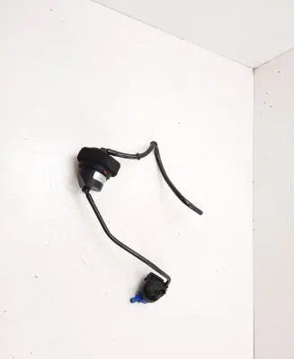 Mercedes-Benz E C207 W207 Valve vacuum A2044700516