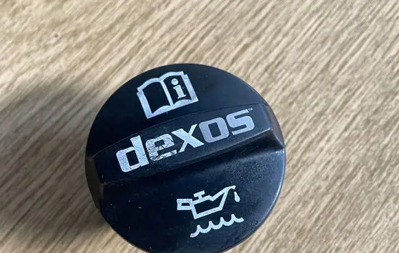 Opel Insignia B Oil filler cap 