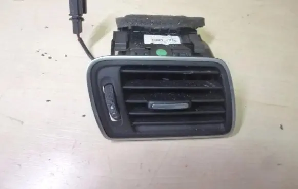 Rear air vent grill