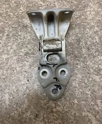 Renault Master II Front door upper hinge 353526D