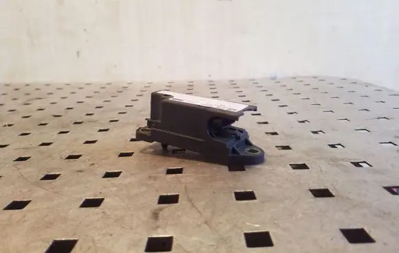 Volkswagen PASSAT B5 Airbag deployment crash/impact sensor IJ0909606N