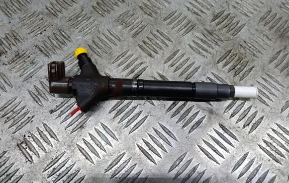 Toyota Avensis T270 Fuel injector DCRI200430