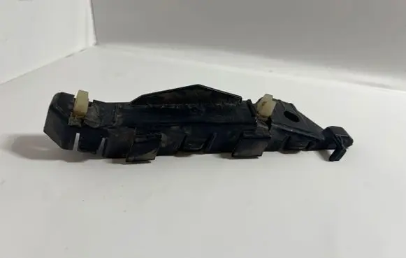 Hyundai Santa Fe Front bumper mounting bracket 865182B700
