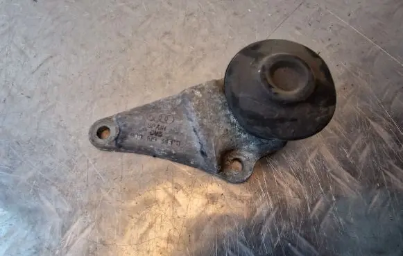 Audi A6 S6 C5 4B Engine mounting bracket 8D0199343J