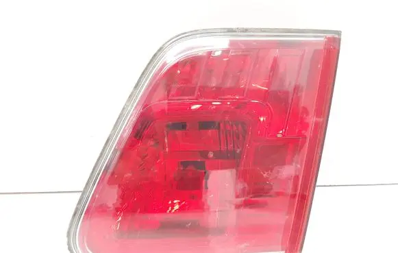 Toyota Avensis T270 Tailgate rear/tail lights E208049