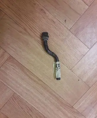 Volkswagen PASSAT B8 Engine coolant pipe/hose