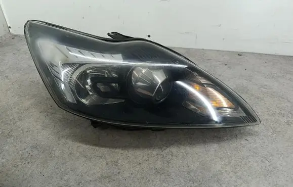 Ford Focus Headlight/headlamp 8M51-13D154-CE