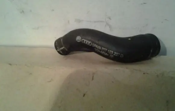 Audi A8 S8 D3 4E Air intake duct part 057103237D