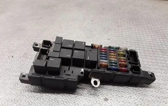 Volvo XC90 Fuse module 8678449 518826011