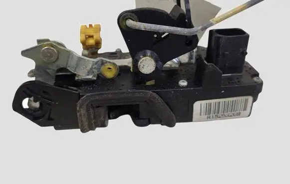 Cadillac CTS Front door lock R15253269