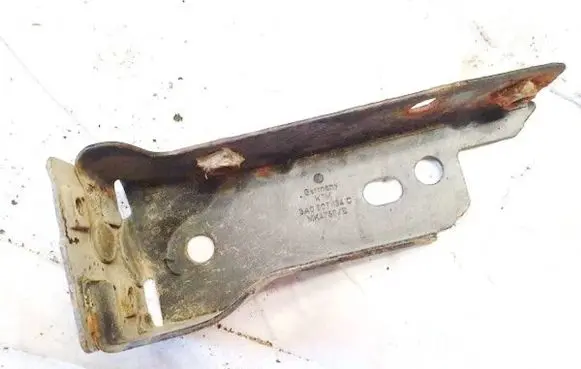 Front bumper mounting bracket