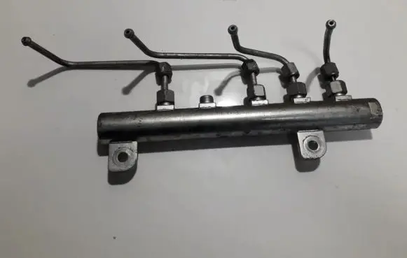 Opel Zafira B Fuel main line pipe 55209572 045214095