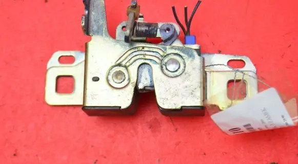 Ford Mondeo Mk III Tailgate/trunk/boot lock/catch/latch F43200-AB