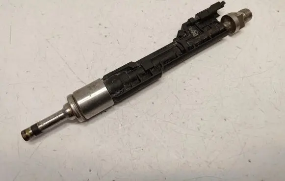 BMW 4 F36 Gran coupe Fuel injector 13648625397