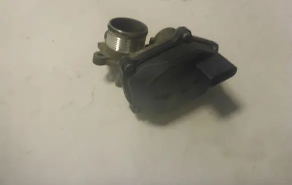 Volkswagen Golf VII Throttle body valve 04L131501