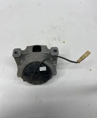 Engine mount bracket