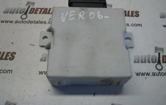 Toyota Avensis T250 Window wiper relay 150696