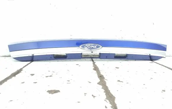 Tailgate trim
