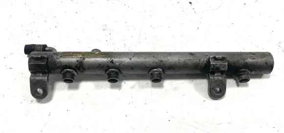 Mercedes-Benz CLS C219 Fuel main line pipe A6420700495002 A6420700495 0600500140