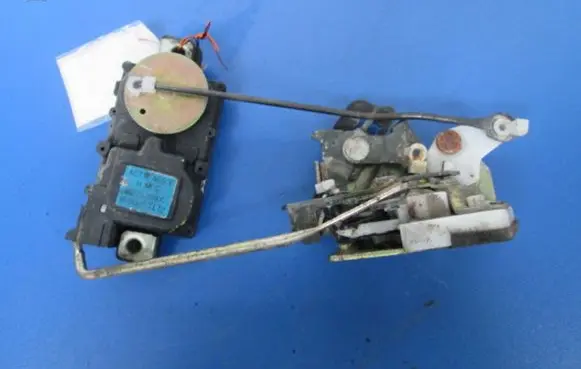 Hyundai Elantra Rear door lock