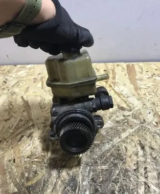 Mazda MPV Power steering pump 371030GE