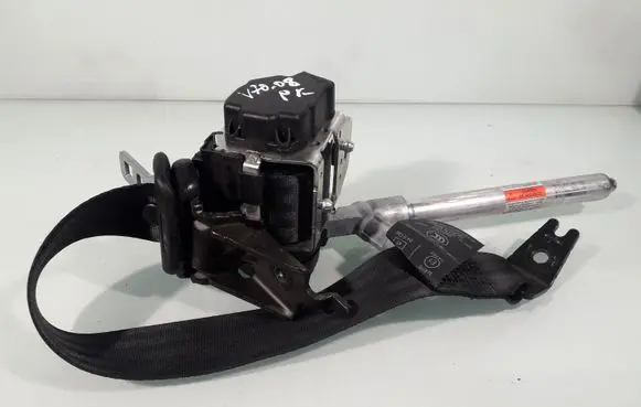 Volvo V70 Front seatbelt 39859391 6061536L0