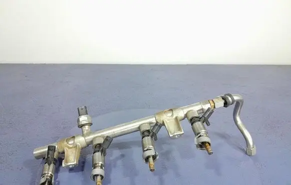 Volkswagen Tiguan Fuel main line pipe 06L133317N