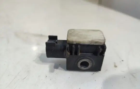 Hyundai Santa Fe Airbag deployment crash/impact sensor