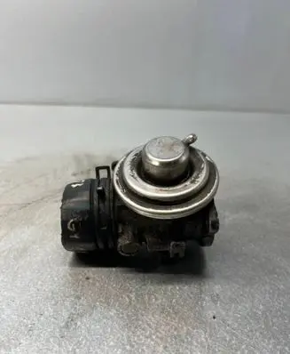 Volkswagen Golf IV EGR valve 036131501e