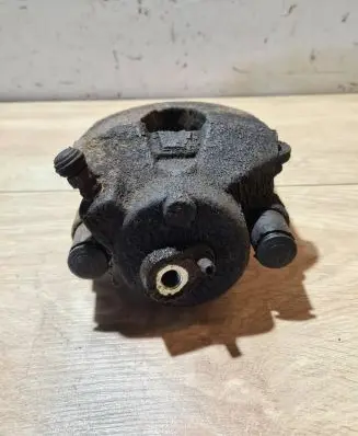 Volkswagen Golf VI Front brake caliper