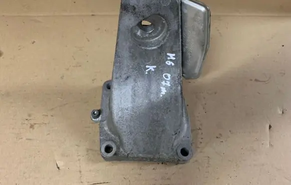 BMW M6 Engine mounting bracket 2282633