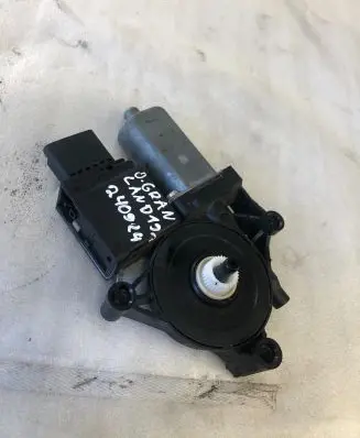 Opel Grandland X Front door window regulator motor 0130824250