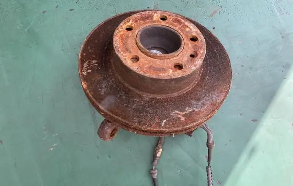 Renault Master II Front wheel hub spindle knuckle 8200642122 7700314557