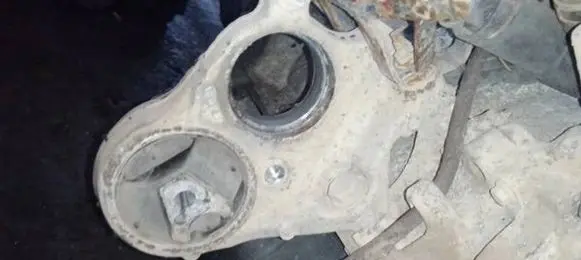 Citroen C4 Grand Picasso Engine mounting bracket