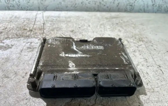 Skoda Octavia Mk1 (1U) Engine control unit/module 038906019HJ 0281010977