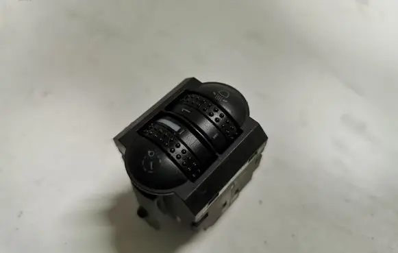 Volkswagen PASSAT B5.5 Headlight level height control switch 3B0941333C