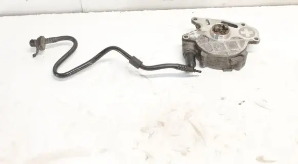 Volkswagen Golf VI Vacuum pump 03L145100G