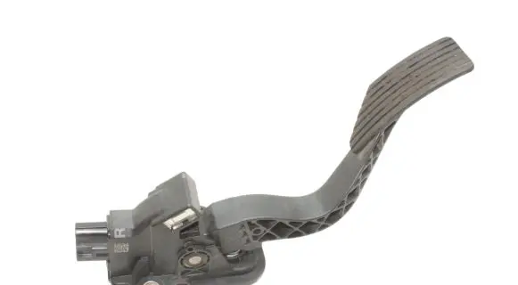 Mitsubishi Outlander Accelerator throttle pedal 1600A115