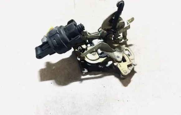 Mercedes-Benz C W202 Rear door lock 2027300535 400139