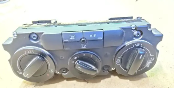 Volkswagen Touran I Climate control unit 742153 01261075 74730960