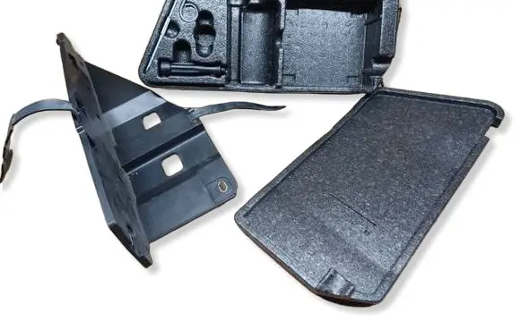 Volkswagen Golf VII Other trunk/boot trim element 5Q0012115
