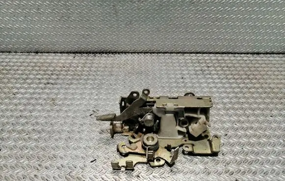 Volkswagen II LT Front door lock 9017200135