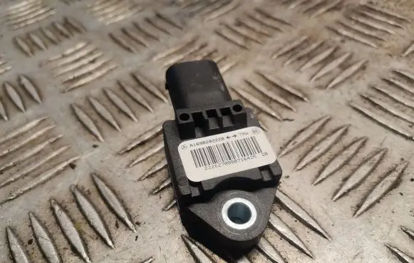 Mercedes-Benz A W169 Airbag deployment crash/impact sensor 1698202226