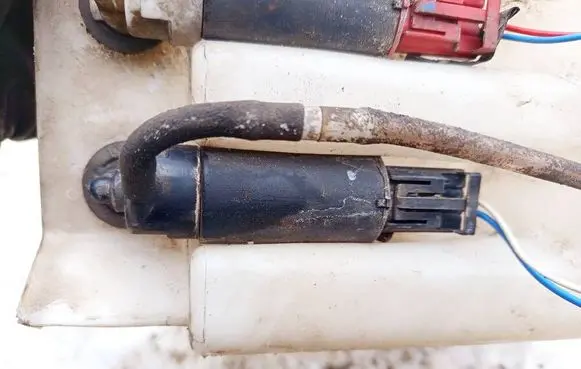 Toyota Corolla Verso AR10 Windscreen/windshield washer pump 