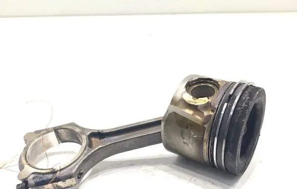 Hyundai Tucson TL Piston with connecting rod D4FD