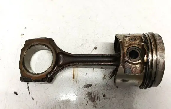 Volvo 440 Piston with connecting rod